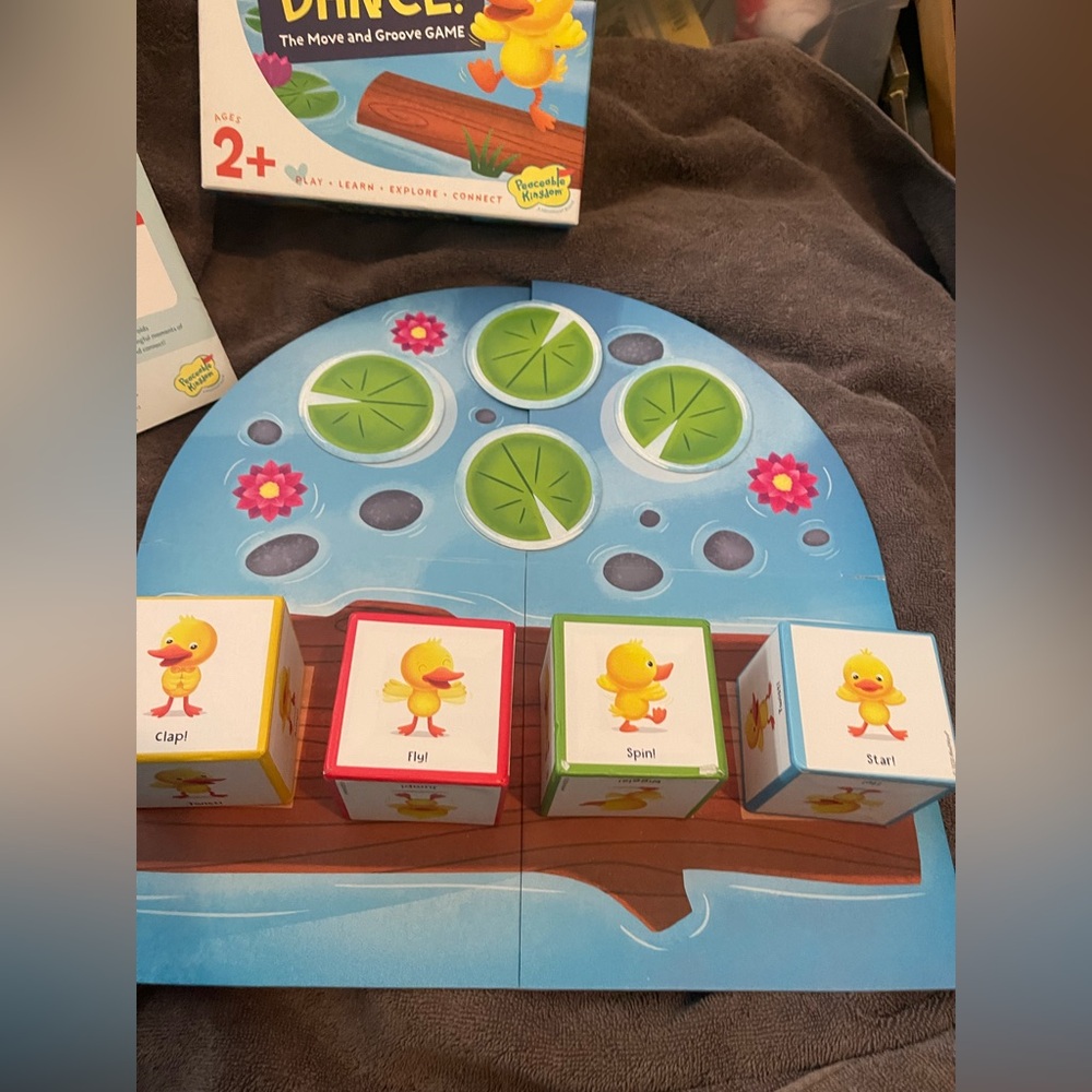 Peaceable Kingdom Boardgame Duck Duck Dance Box